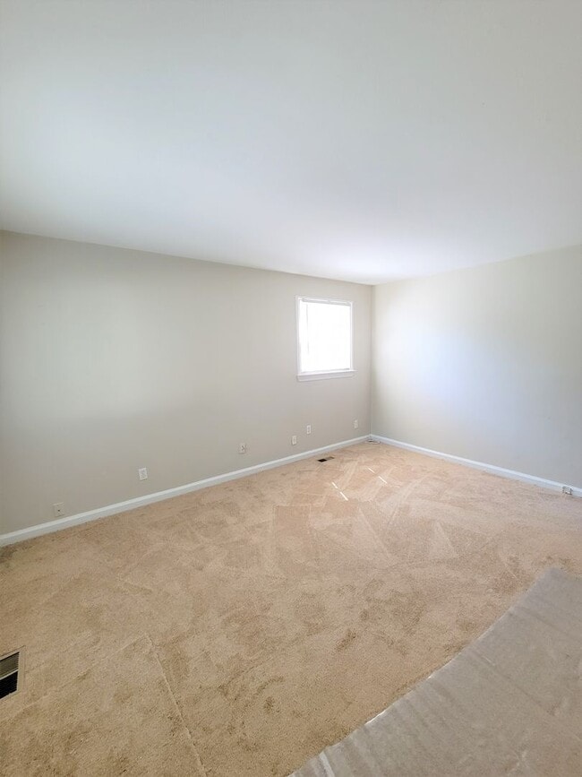 Building Photo - COMING SOON- Adorable 3 Bedroom Home 1 bath house