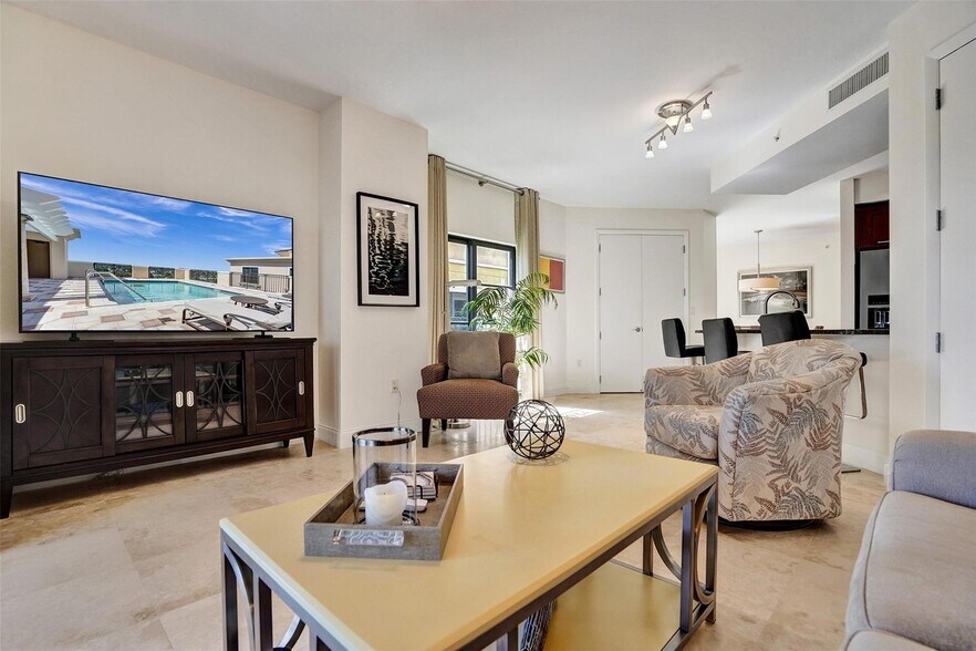 Building Photo - 2501 N Ocean Blvd