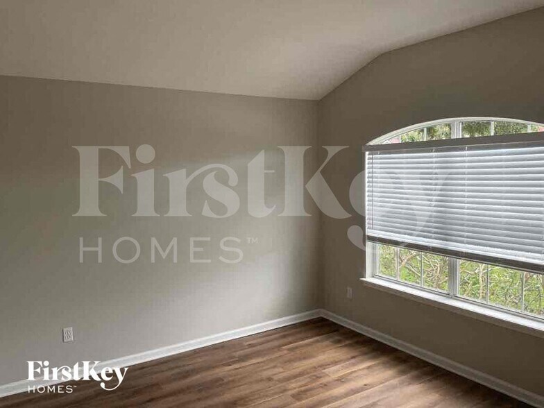 Building Photo - 4592 Royal Port Dr