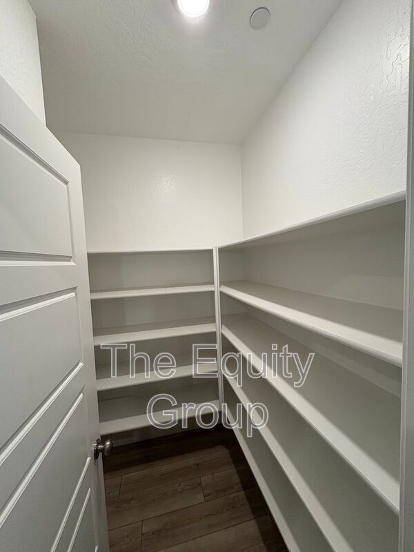 Building Photo - 217 E Tyler Ave