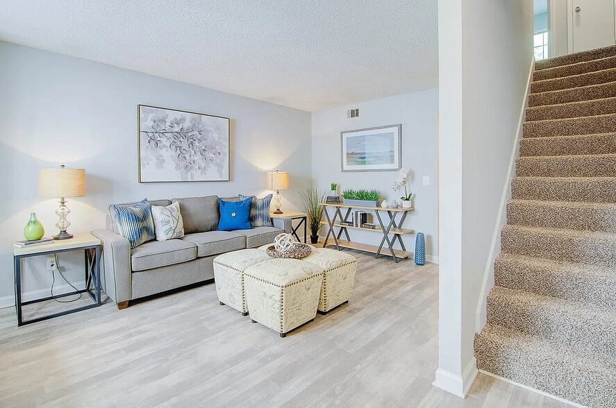 Modern Flooring in a Flexible Space - Mulberry Place Apartments