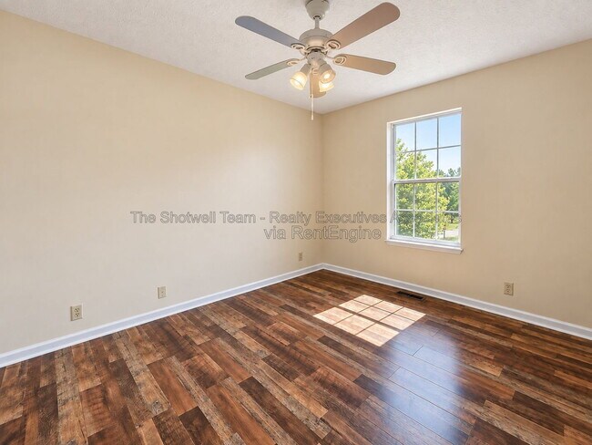Building Photo - 407 Herringbone Ct