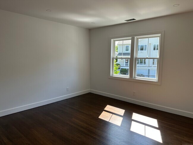 Building Photo - 69 Cos Cob Ave