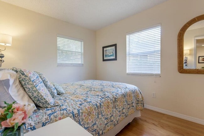 Building Photo - 213 W Alfred St