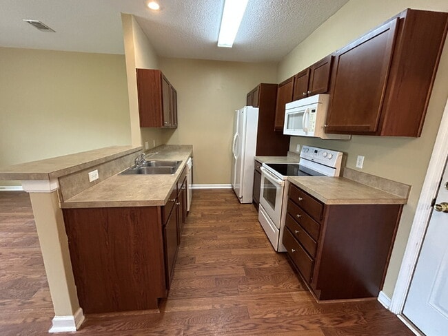 Building Photo - Townhouse for Rent
