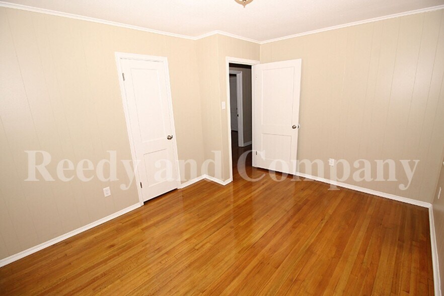 Building Photo - 1446 Russwood Rd