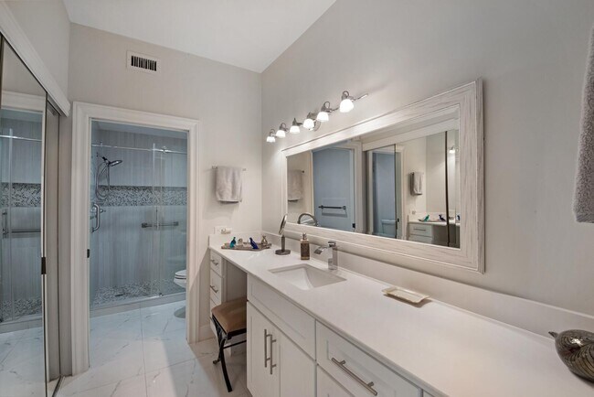 Building Photo - 6241 Pointe Regal Cir