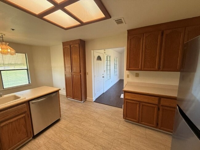 Building Photo - Unique 2 Bedroom Country Property Vacaville *Star Rentals