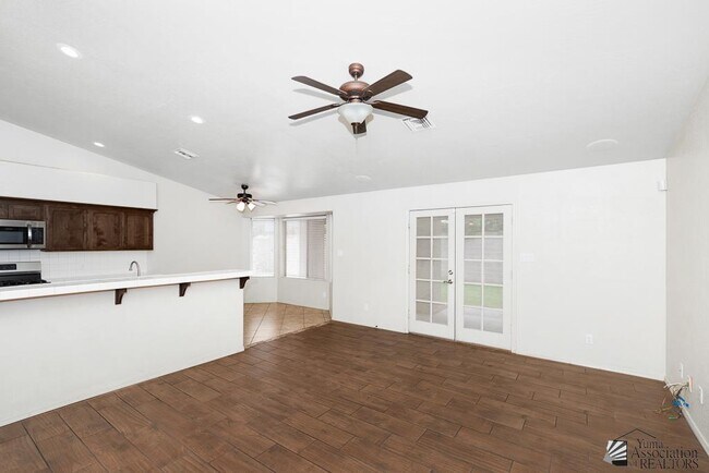 Building Photo - 2637 S 37th Dr