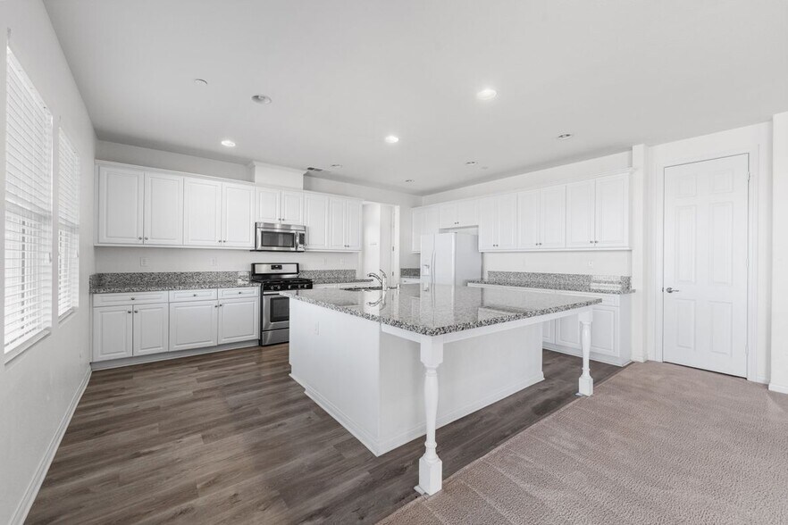 Building Photo - 37317 Paintbrush Dr
