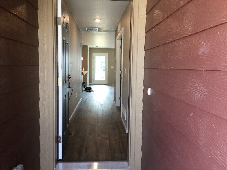 Building Photo - 2983 Cub Lake Dr