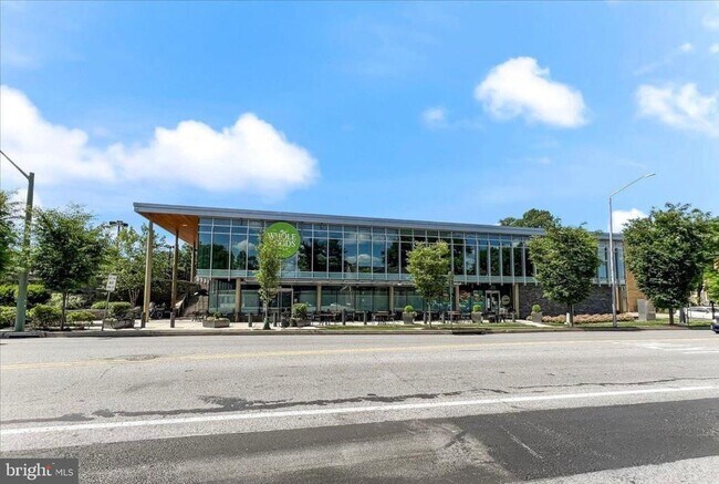 Building Photo - 383 Lakeside Rd