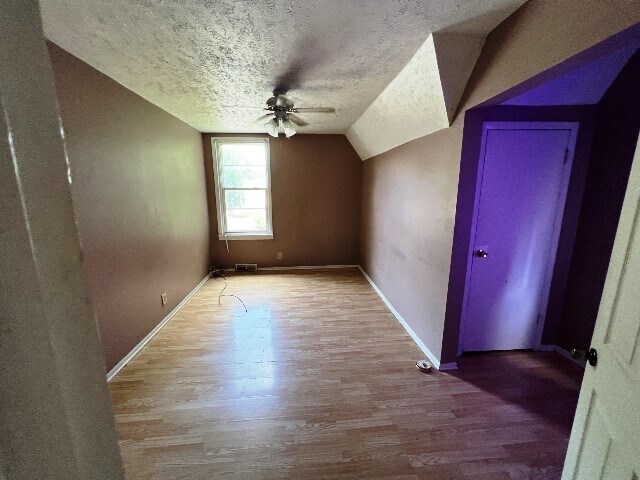 Building Photo - 907 S Allin St