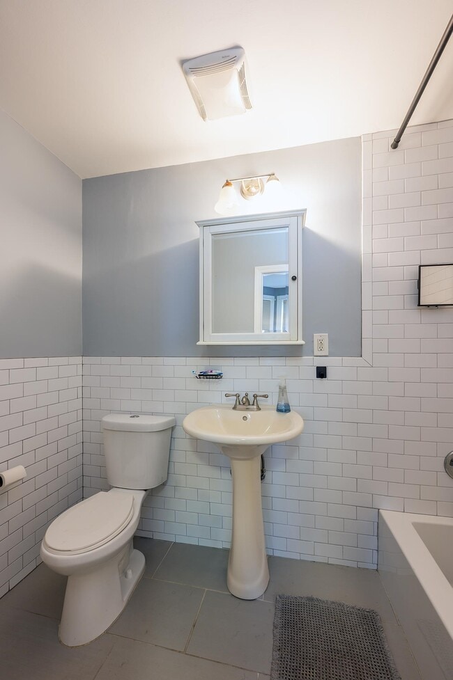 Building Photo - 802 Palisade Ave