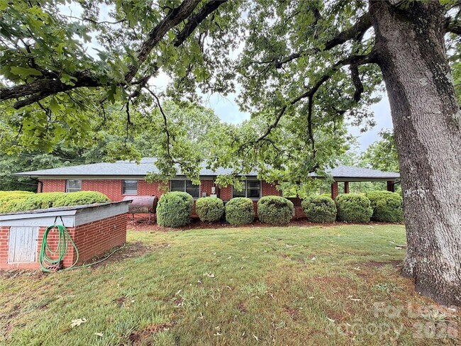 Building Photo - 2590 Otis Dellinger Rd