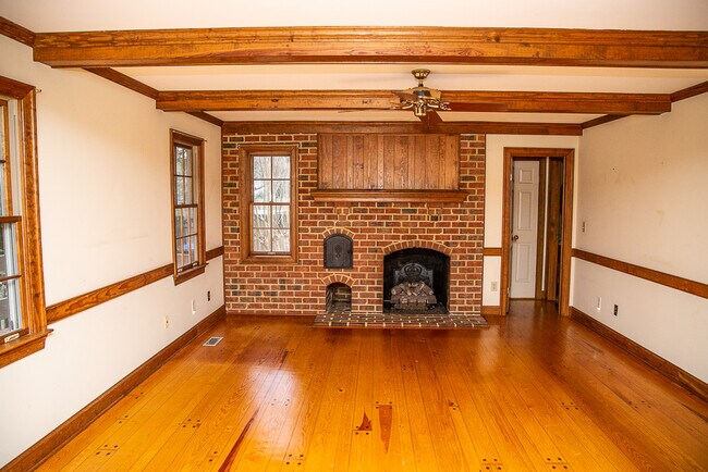 Building Photo - 1033 Hobbs Rd