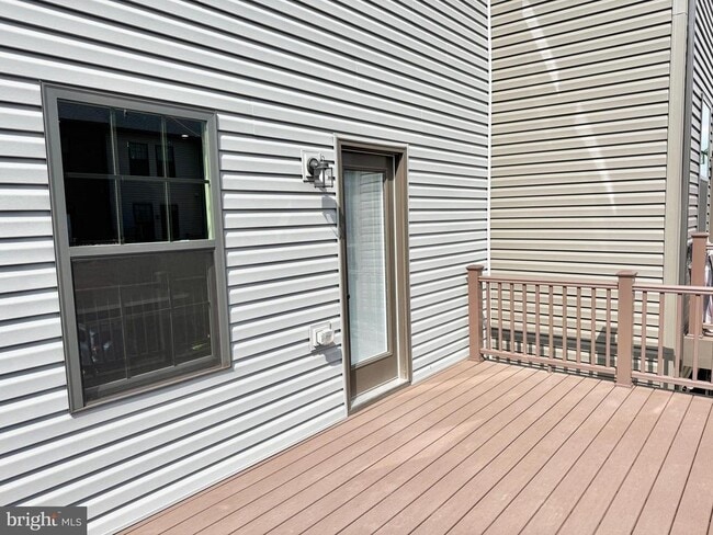 Building Photo - 1100 Spur Ln