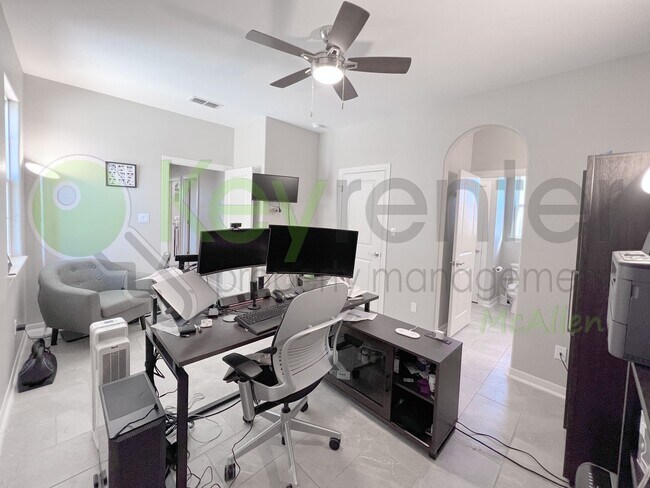 Building Photo - 4708 Ensenada Ave