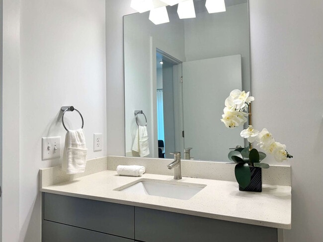 Building Photo - 542 Boulevard NE