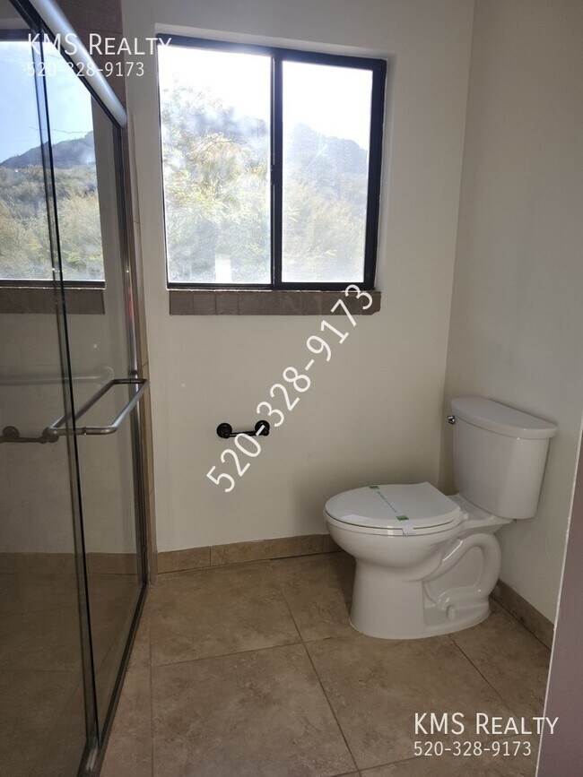 Building Photo - 500 E Eden Pl