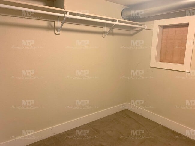 Building Photo - 645 1/2 S Loomis Ave