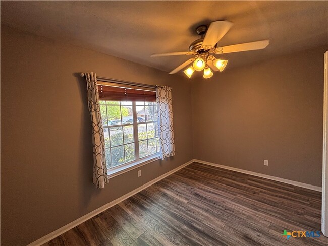 Building Photo - 114 Palomino Ln