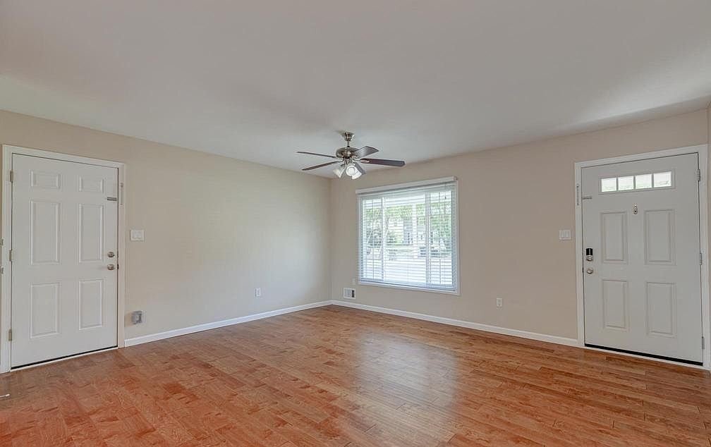 Building Photo - 6510 Carriage Dr