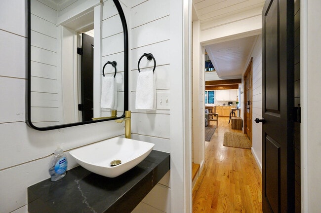 Building Photo - 47 White Pne Rd