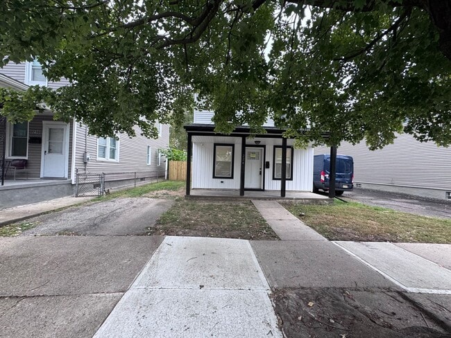 Building Photo - Fully renovated inside and out -  3 bedroo...