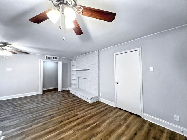 Building Photo - 4146 Rhodes Ave