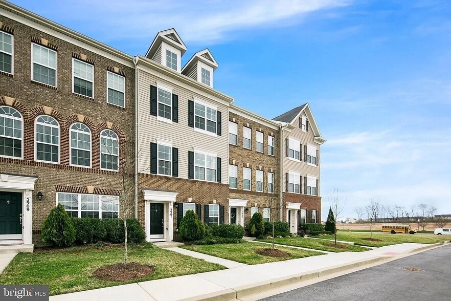 Building Photo - 5907 Leben Dr
