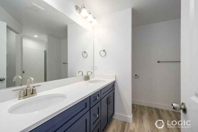 Building Photo - Brand New Beautiful Townhome in Riverton!