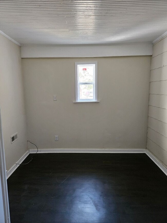 Building Photo - 201 N Sylvan Dr