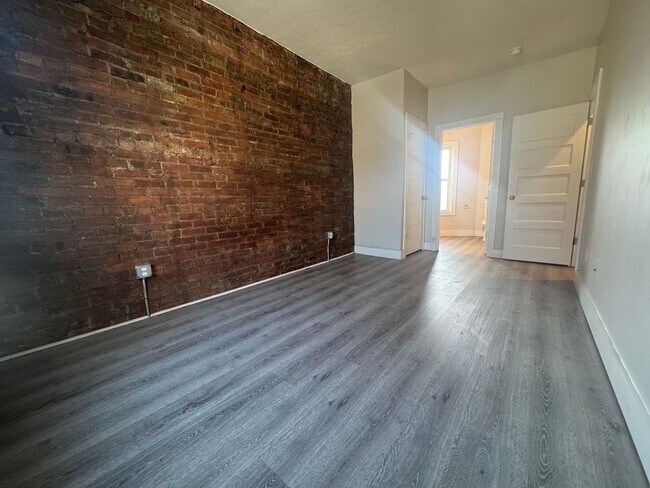 Building Photo - 1960 W 65th St