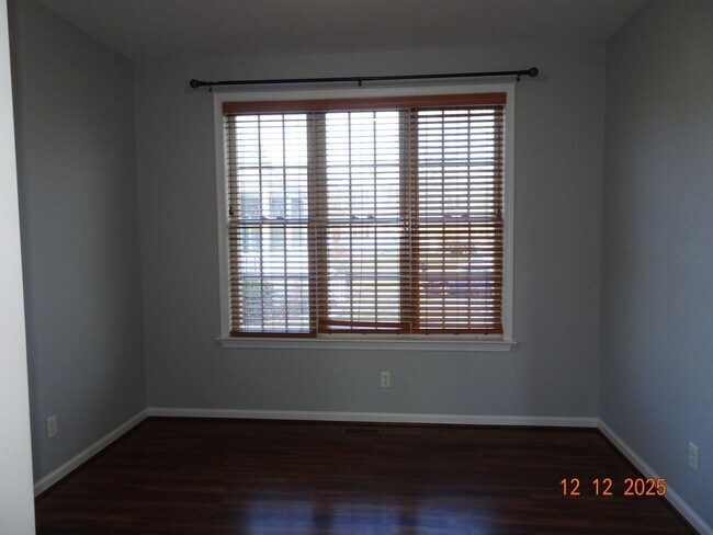 Building Photo - 3 Bedrooms, 2.5 Bathrooms Single Family Home