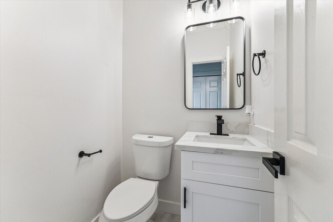 Building Photo - 14710 James River Ln