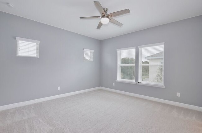 Building Photo - Stunning 2/2 Modern Townhome with a Bonus ...