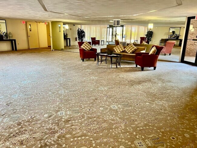 Building Photo - 404 Paradise Rd