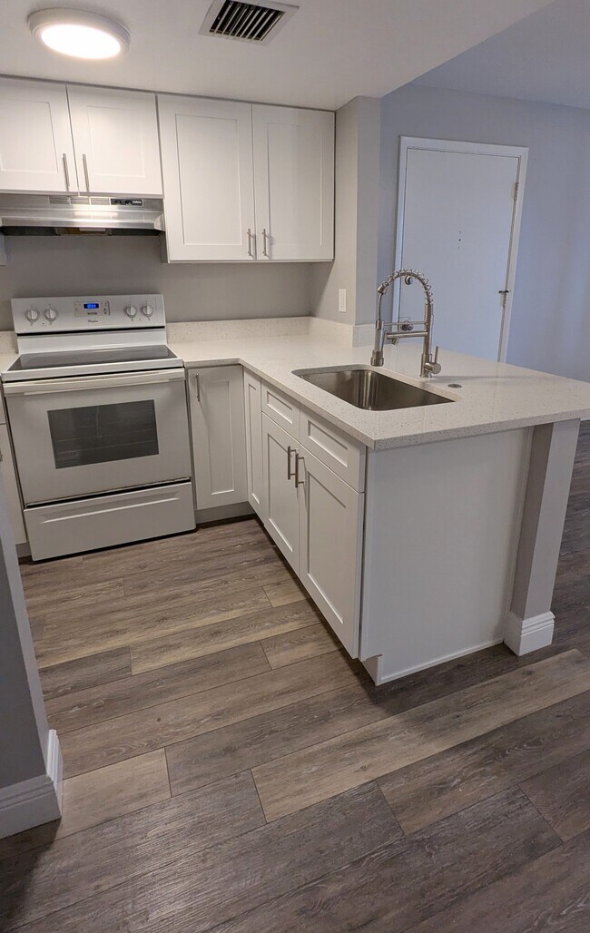 Building Photo - 578 Orange Dr