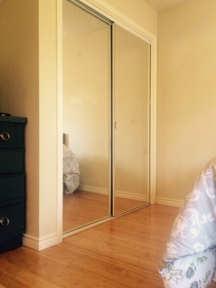 Building Photo - 9810 Lake Ridge Dr