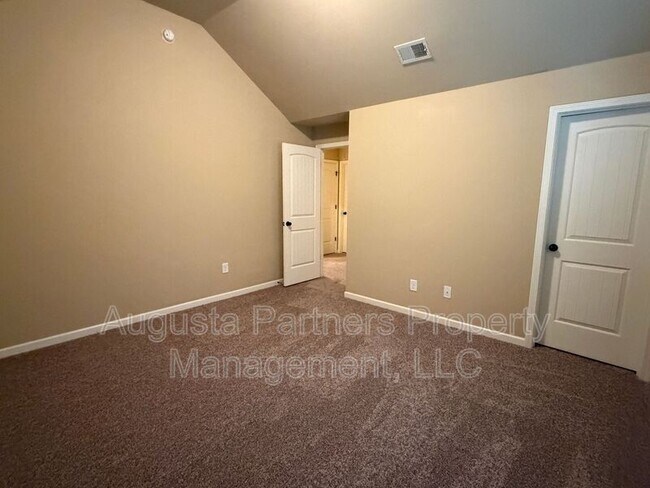 Building Photo - 3012 Burgess St