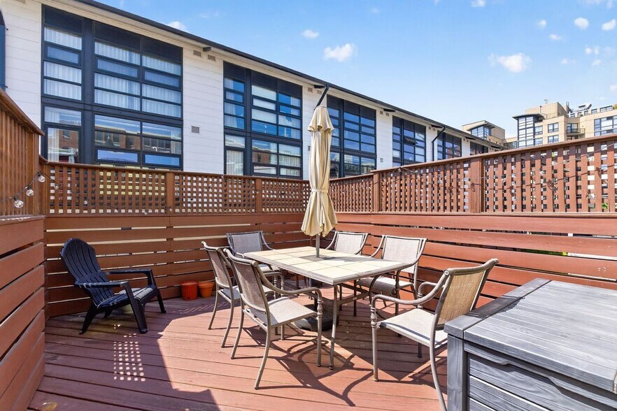 Building Photo - 1316 W St NW