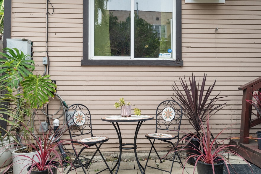 private patio space + shared garden area - 724 Robinson St