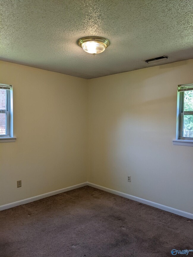 Building Photo - 14021 SW Wyandotte Dr