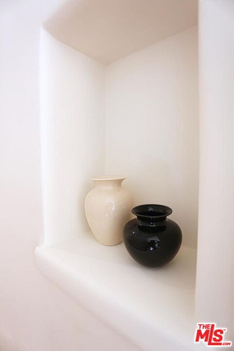 Building Photo - 2256 Silver Ridge Ave