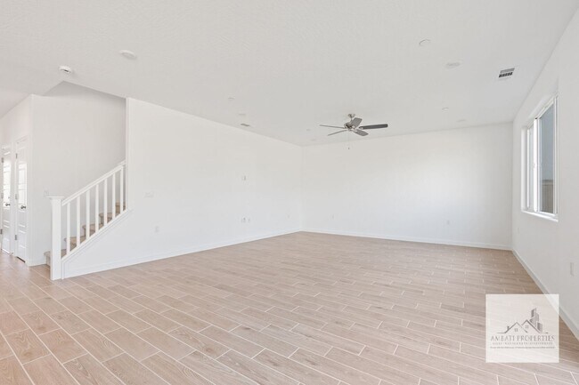 Building Photo - Almost New Five Bedroom Lennar Home with Solar in Clovis!
