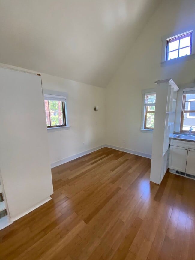 Building Photo - Studio townhouse with attached garage close to Downtown SLO