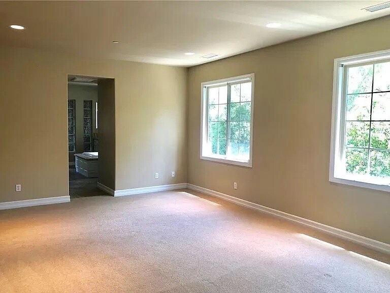 Building Photo - 16 Via Soria