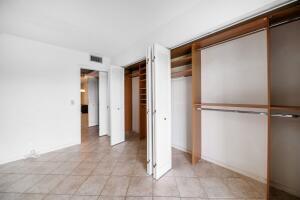 Building Photo - 3011 Lincoln A