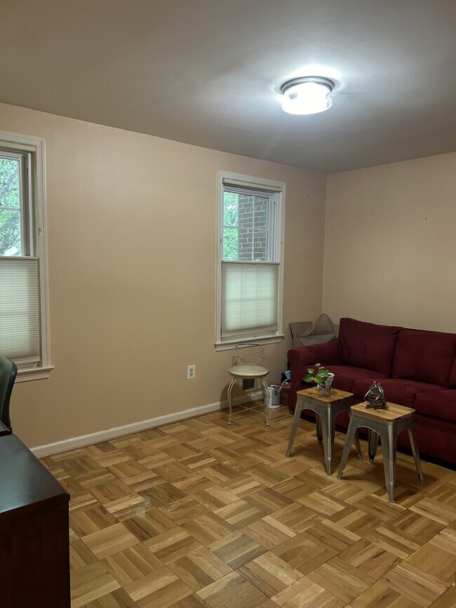 Building Photo - 647 Azalea Dr